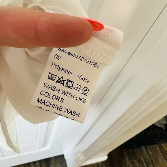 White semi-sheer tank top blouse. NWOT. Beautiful flowy top. From Shein - Picture 3 of 3